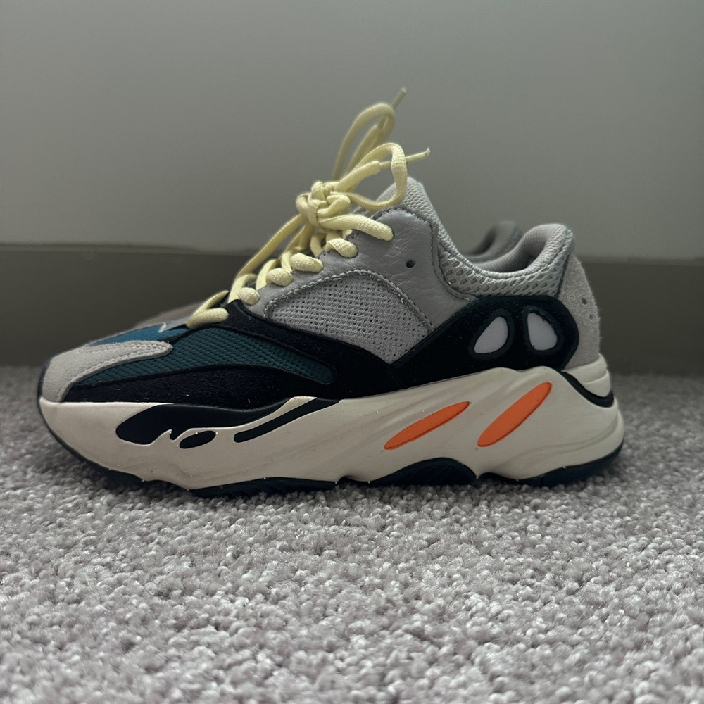 Yeezy wave Runner size 4.5